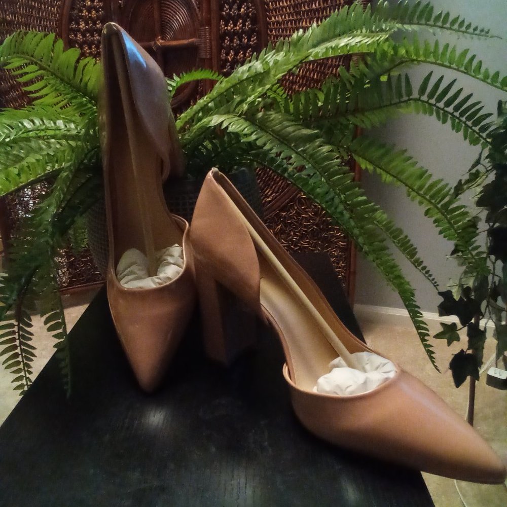 Nine West, "Anisa9x" parent leather pump, size 11